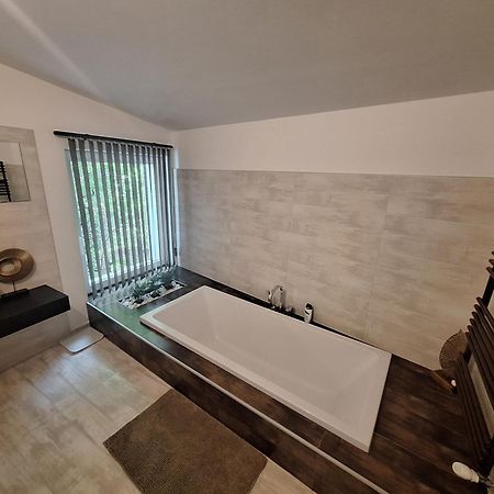 Private Family Villa Budaors Bagian luar foto