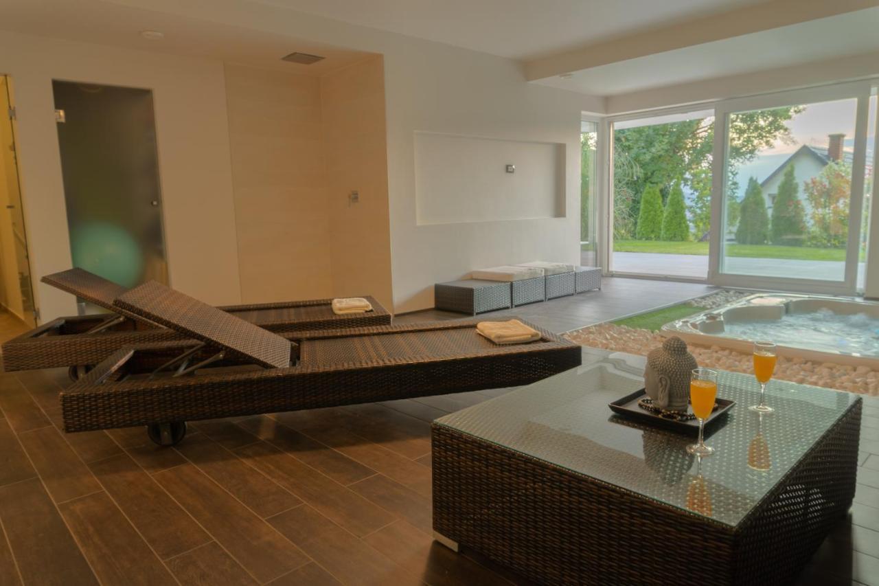 Private Family Villa Budaors Bagian luar foto