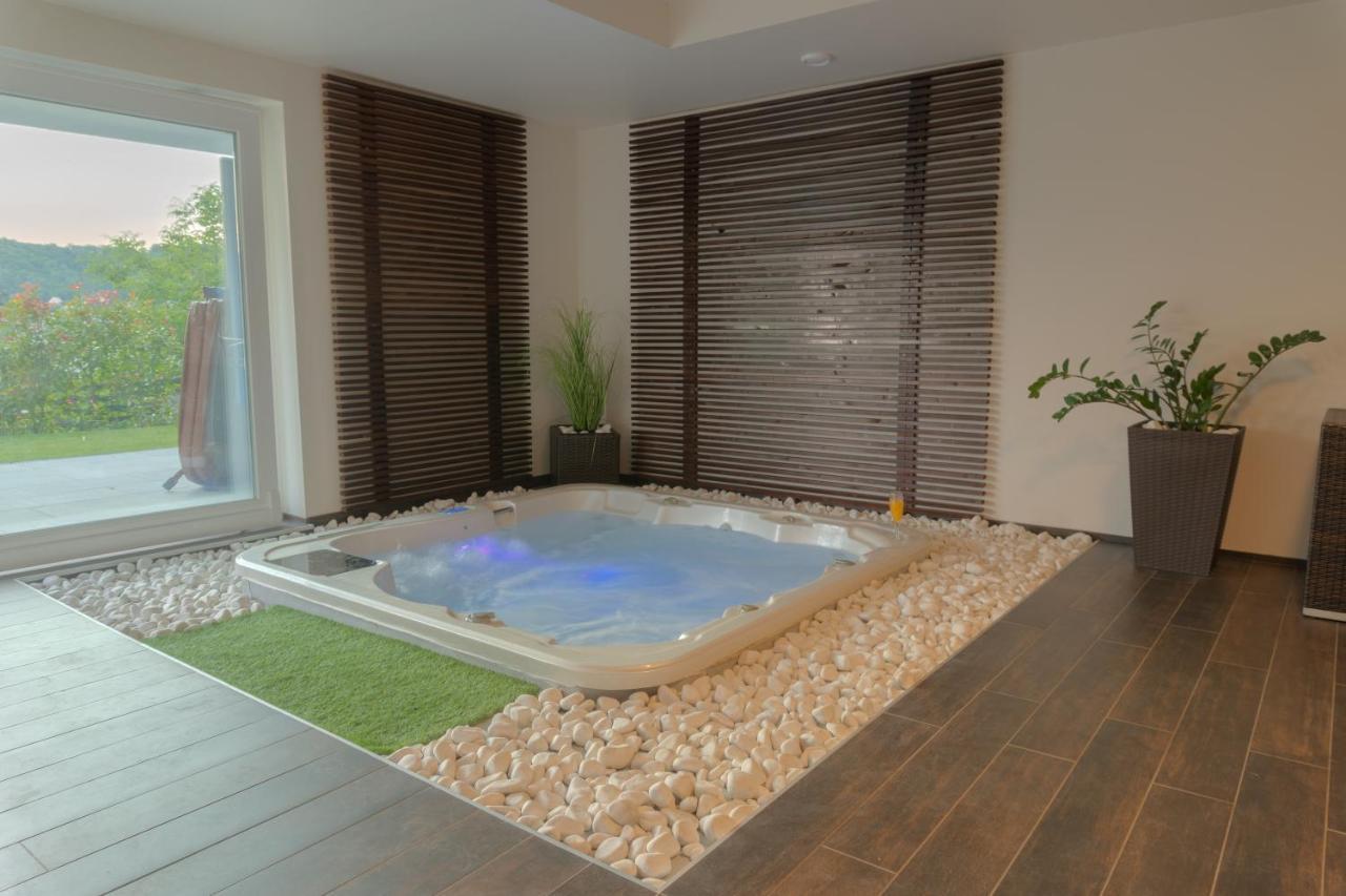 Private Family Villa Budaors Bagian luar foto