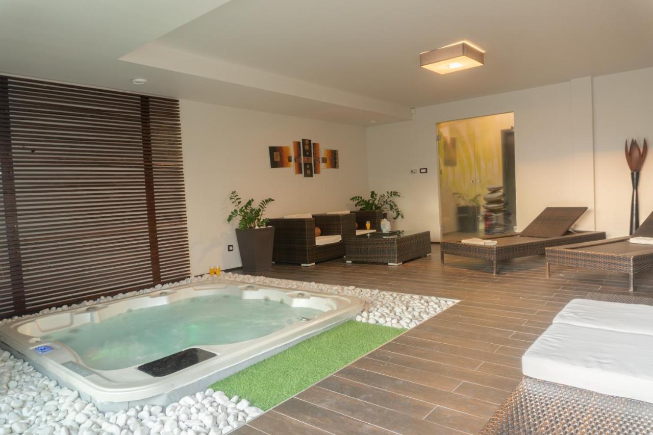 Private Family Villa Budaors Bagian luar foto