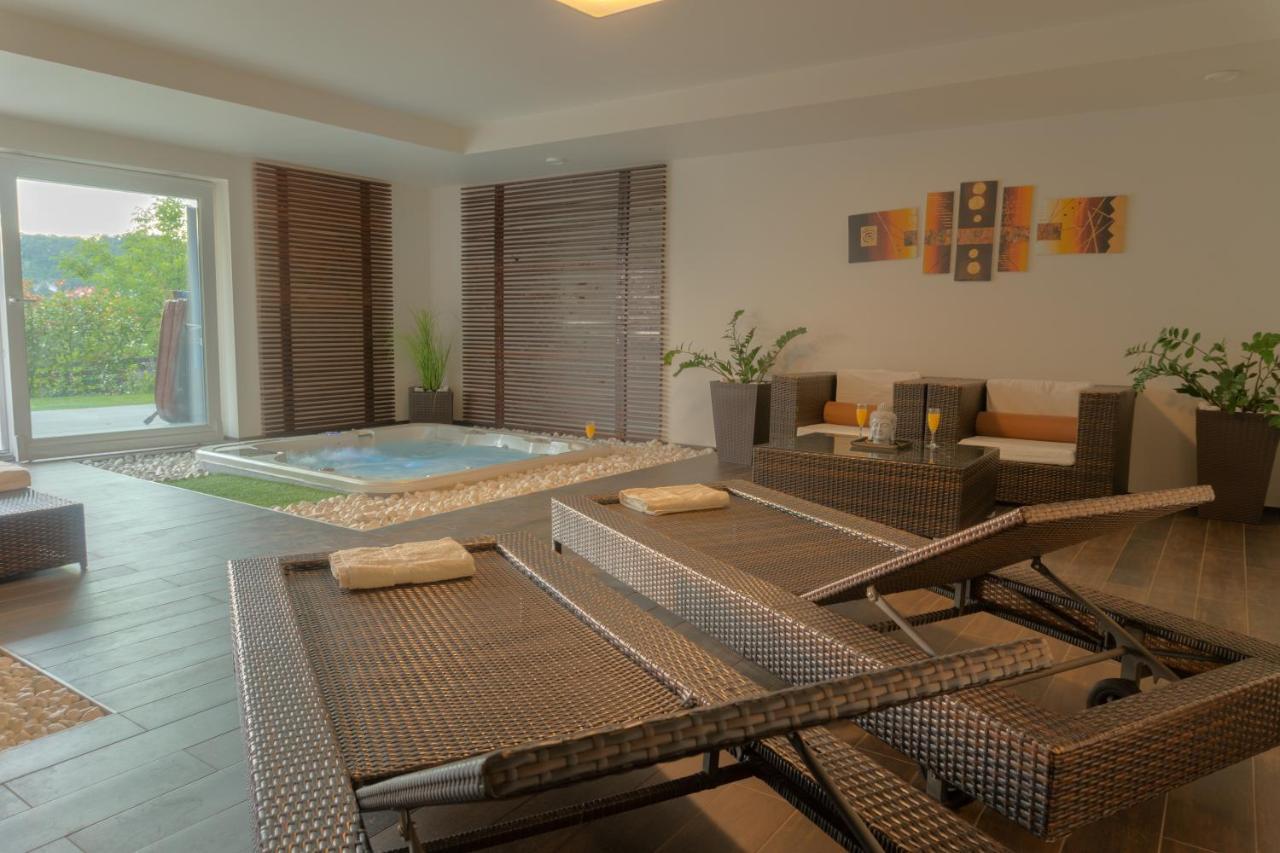 Private Family Villa Budaors Bagian luar foto