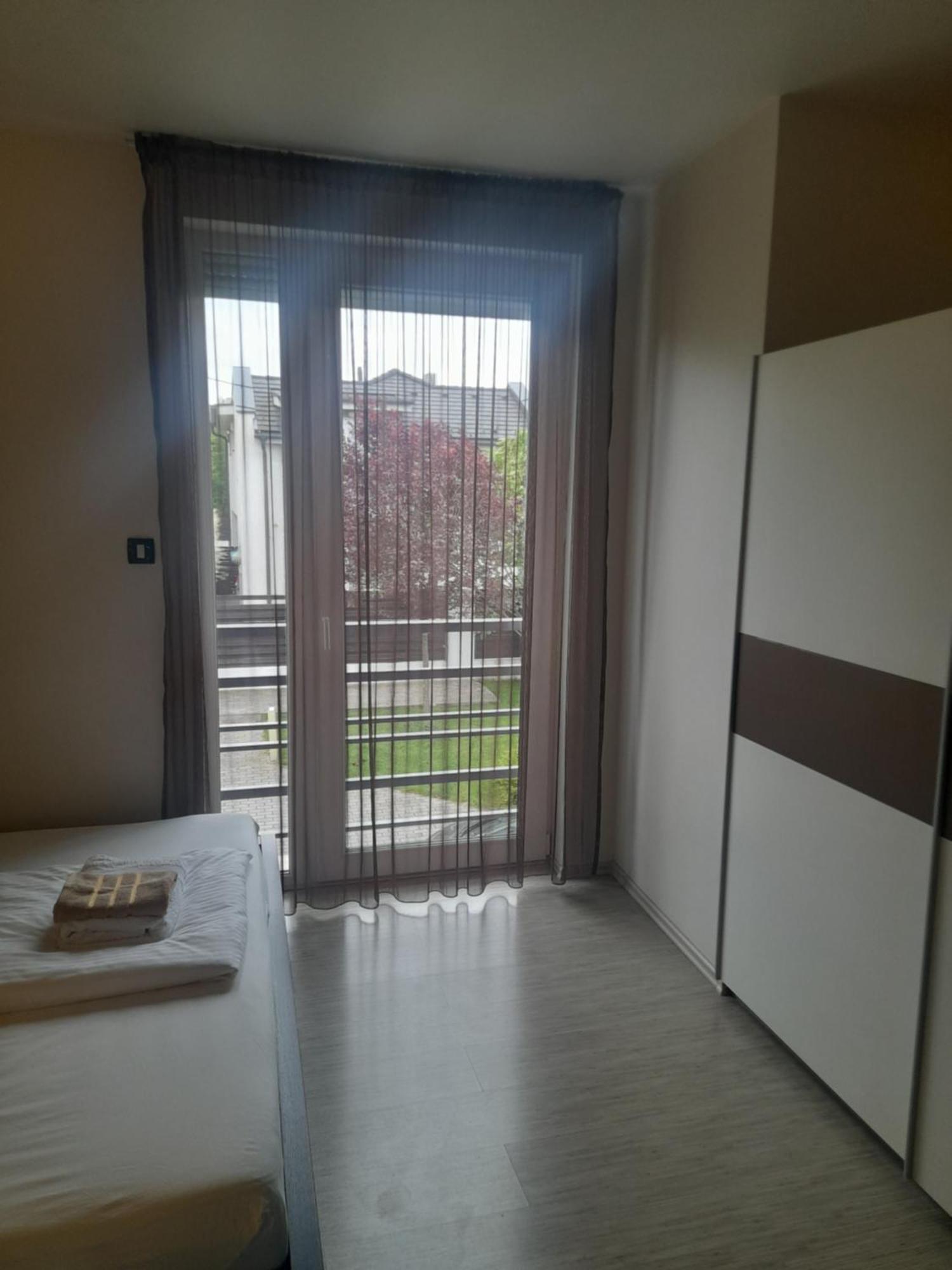 Private Family Villa Budaors Bagian luar foto