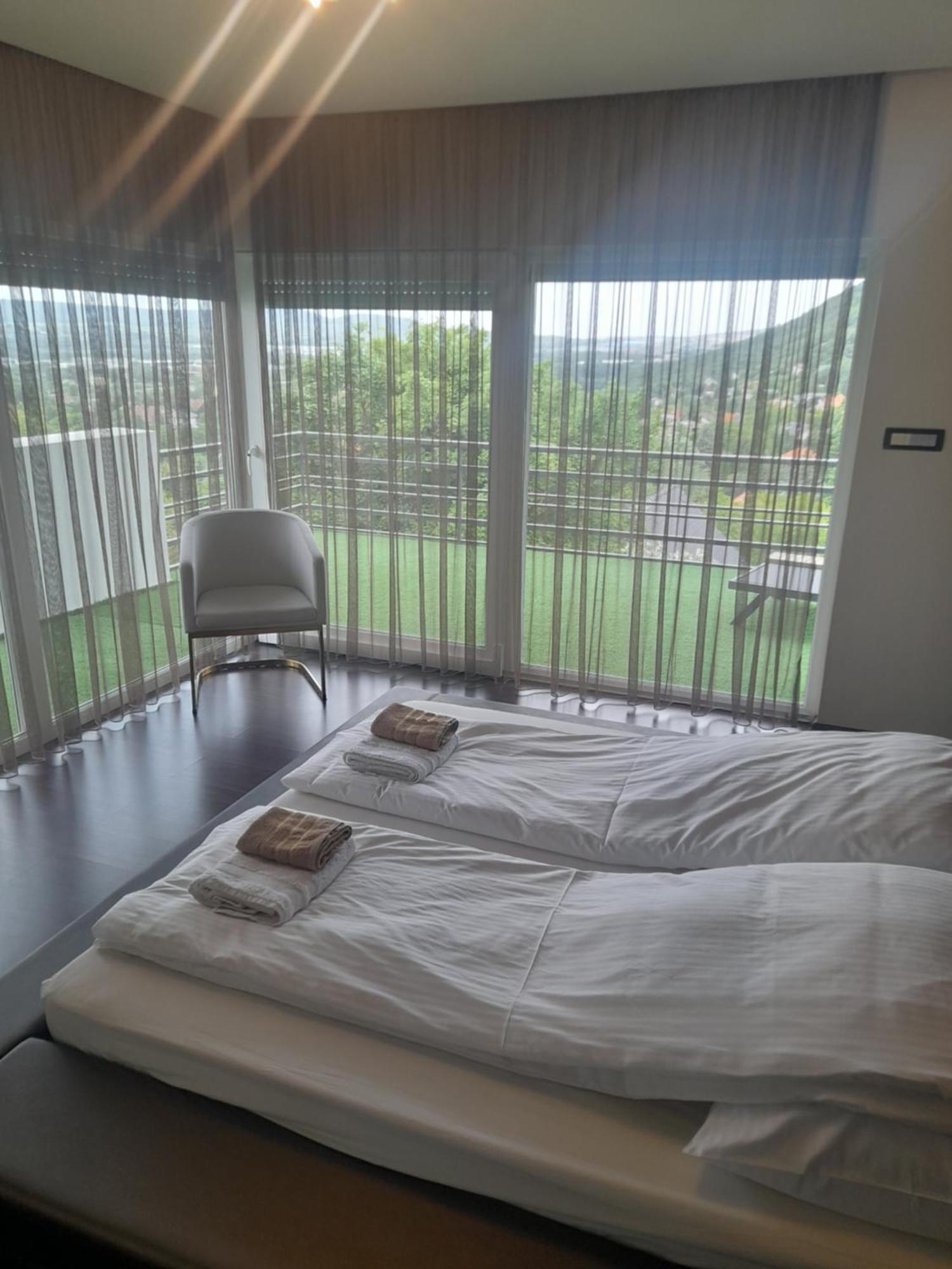 Private Family Villa Budaors Bagian luar foto